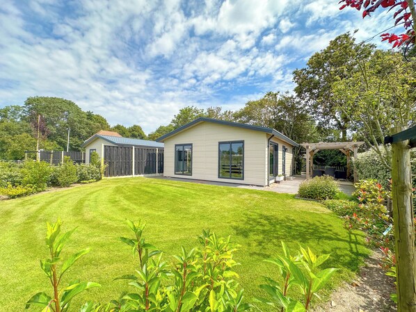 Außenseite Ferienhaus [Sommer]
