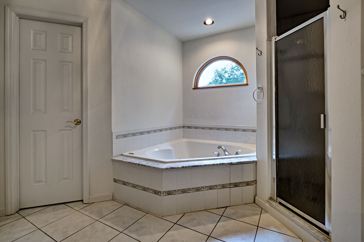 New Rental with Lake Glenville View! Prairie Springs B