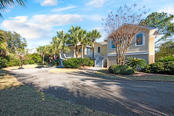 Welcome to 3706 Bonita Court!
New to the rental program. A 5 bedroom home with a private pool. Vacation dreams await you!!