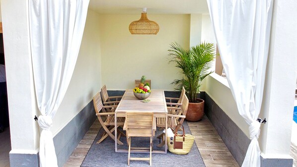 Outdoor dining