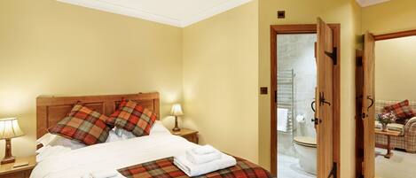 The Ainsty Suite - Main bedroom with ensuite Wet Room