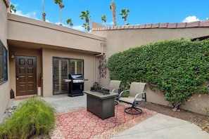 COURT YARD.jpg mls