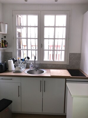 coin kitchenette