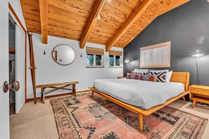 Bedroom 1: King bed, closet, 2 nightstands
