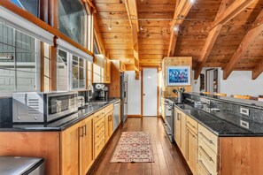 Kitchen: Stainless steel appliances, spacious countertops, kitchen bar with 4 bar stools
