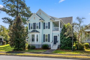 Magnolia House: Your Holiday Haven with Game Room