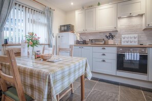 Fferm-Llong Cottage (Ship Farm) - 2 Bedroom -Rhossili (2033)