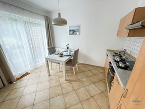 Cuxland-Fewo-Service - Residenz Grantz - Wohnung 2  - Küche - Esszimmer