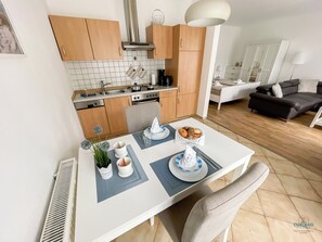 Cuxland-Fewo-Service - Residenz Grantz - Wohnung 2  - Küche - Esszimmer
