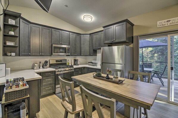 Butte Meadows Vacation Rental | 2BR | 1BA | Stairs Required | 672 Sq Ft