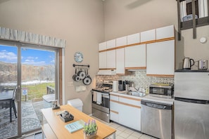 Fully stocked kitchen with spices, coffee / accompaniments and all cooking needs