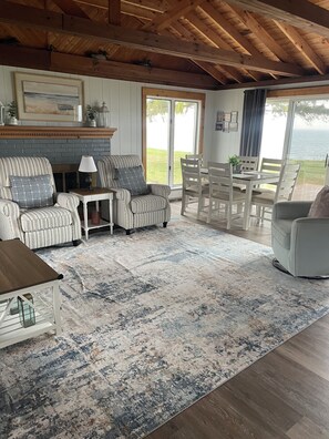 Great room with eating area Deck access and beautiful views of Lake Ontario.