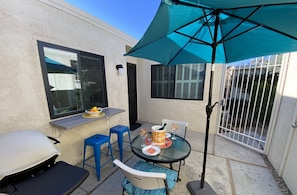 Front courtyard with gas line BBQ, bistro set, and barstools