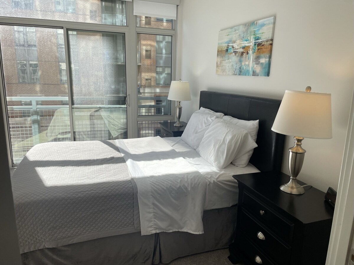 Luxury 2 Bedroom Arlington Apartment