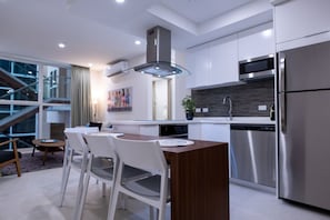 Modern kitchen with all appliances and a built-in dishwasher.