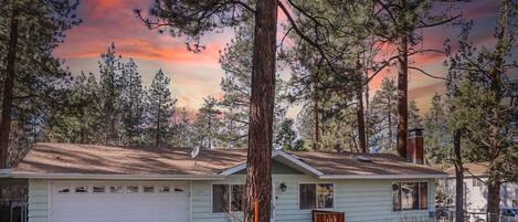 Welcome to Poet's Corner Cabin, a quiet retreat in Big Bear!