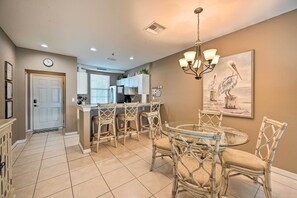 Dining Area | Kitchen