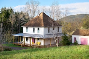 The home is calm and quiet, tucked away within the Catskill Mountains.