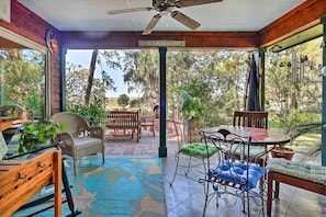 Covered Patio | Outdoor Dining