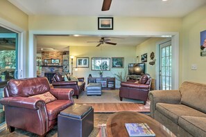 Family Room | Sleeper Sofa | Free WiFi | Central A/C