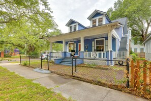 Exterior | 2nd-Floor Unit | Other Rentals On Main Level