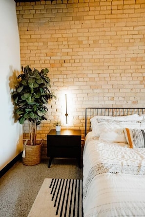Change up the lighting and bring the space to life for an intimate or cozy evening.