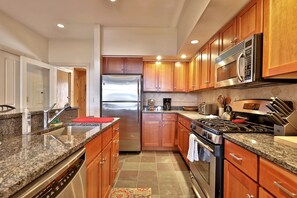 Beautiful granite top counters.