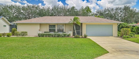 Villa Tortuga - Villa Tortuga is a beautiful renovated Florida style 3 bedroom, 2 bathroom pool home, located in the highly desired community of Spanish Wells in Bonita Springs.
