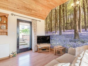 Living room | Bluebell Cottage - Poachers Hideaway, Belchford