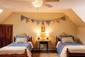2nd floor (2 Twin beds)
