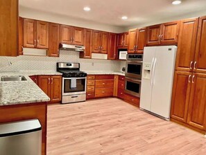 Full Gourmet Kitchen