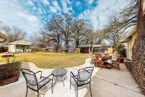 Large open Backyard perfect for gatherings!