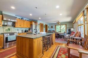 Spacious kitchen with gas fireplace