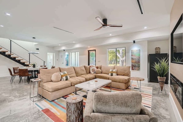 05LivingRoom