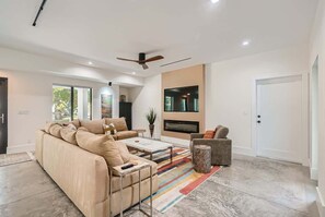 04LivingRoom