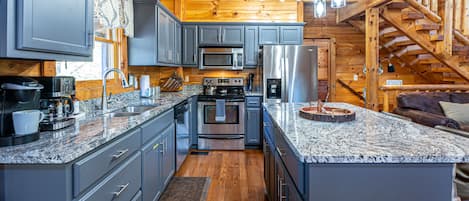 Beautiful Chef's Kitchen - equipped ready for cooking any meal!