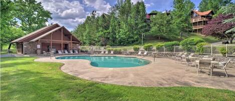 Seasonal community pool, easy walk from the cabin! Nice, clean restrooms and changing area too.