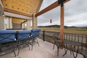 Great Patio with Grill and Furniture with Views! 