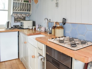Interior | Farmhouse Garden Shepherds Hut, Thursley