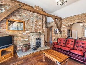 Living room | Shire Horse Barn - Poachers Hideaway, Belchford
