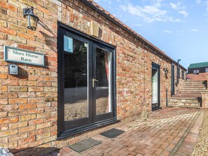 Exterior | Shire Horse Barn - Poachers Hideaway, Belchford