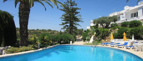 Nearby top pool, 80 meters from Casa Belea Vista. Shared pool