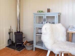 Interior | Molly The Shepherds Hut, Lew, near Bampton