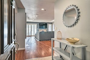 Entryway | Main Level