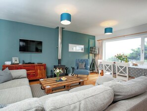 Living room/dining room | Semybadazee, Widemouth Bay
