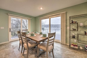 Dining Area | Dishware Provided