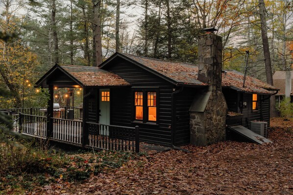 Shohola Vacation Rental | 2BA | 1BA | 772 Sq Ft | Step-Free Access
