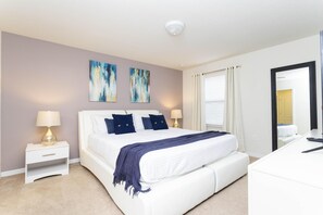Suite #5 / King size bed / 2nd floor