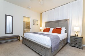 Master Suite / King Size bed / 1st floor