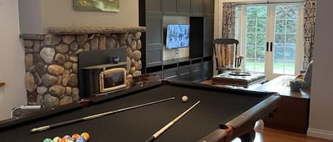 Pool table/games room